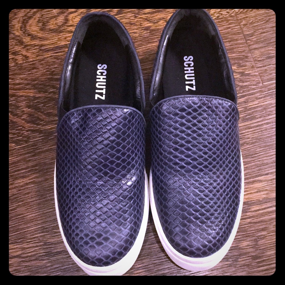 Brand new leather sneakers -Schutz